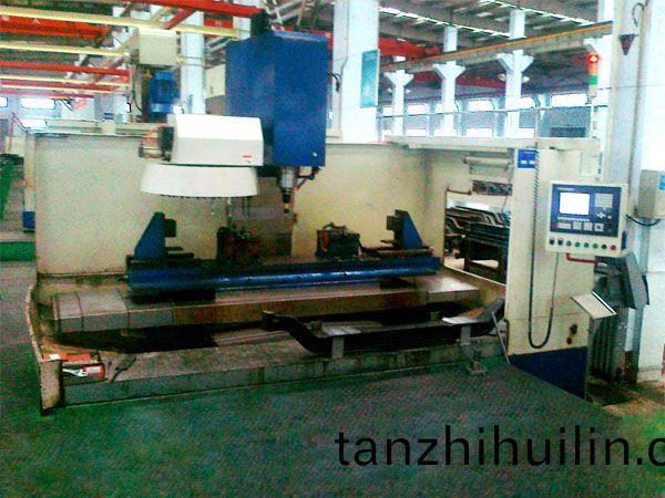 前(qian)軸(zhou)十(shi)孔(kong)加(jia)工專(zhuān)用立式(shi)加(jia)工